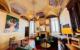 La Casa Du Lion